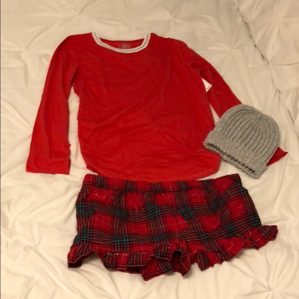 Pajama Set w/ glittery Beanie & Socks - Medium